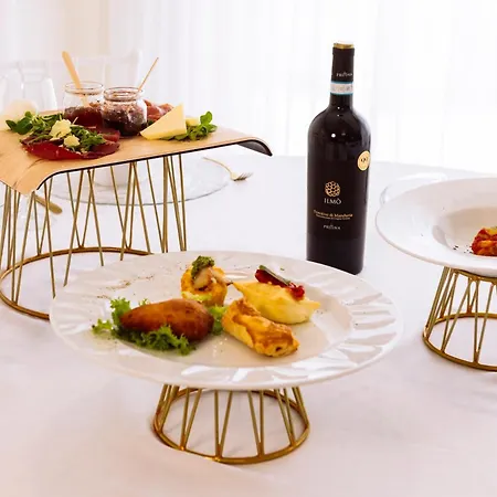 Leon - Ristorante Al Cavallino Rosso מלון סן ג'יואבאני רוטונדו