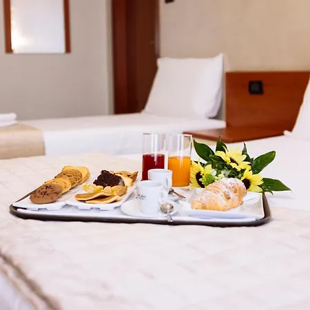 ホテル Leon - Ristorante Al Cavallino Rosso 3*