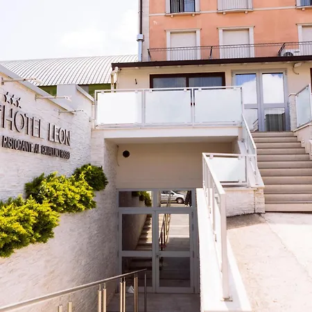 Leon - Ristorante Al Cavallino Rosso ホテル 3*