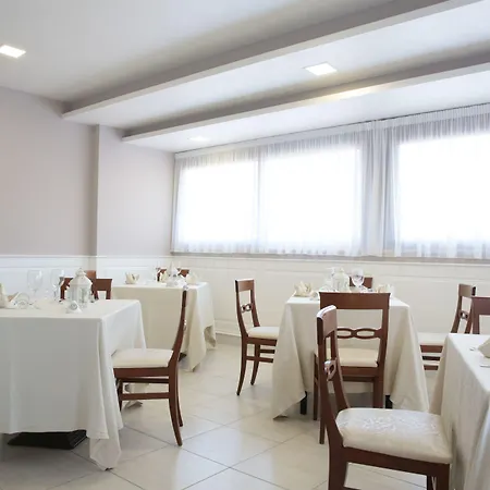 מלון Leon - Ristorante Al Cavallino Rosso סן ג'יואבאני רוטונדו