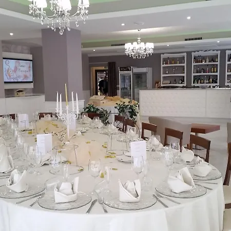 Leon - Ristorante Al Cavallino Rosso 3* סן ג'יואבאני רוטונדו