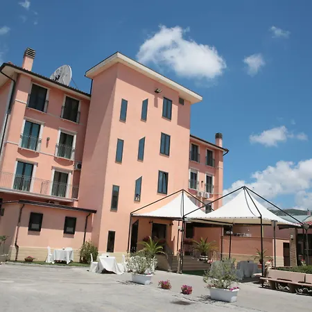 Leon - Ristorante Al Cavallino Rosso 3* סן ג'יואבאני רוטונדו