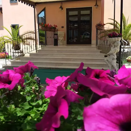 מלון Leon - Ristorante Al Cavallino Rosso 3*