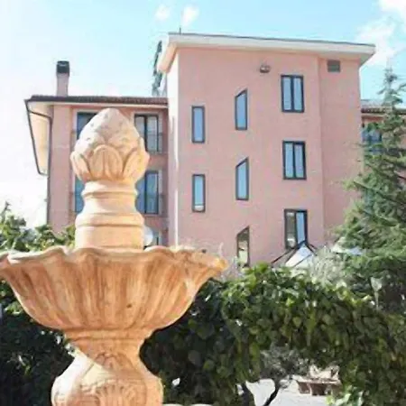 Leon - Ristorante Al Cavallino Rosso מלון