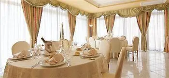 Hotel Leon - Ristorante Al Cavallino Rosso 3*